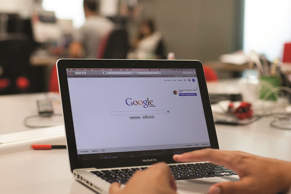 Google domina, juntamente com o Facebook, cerca de 20% do mercado publicitário online     