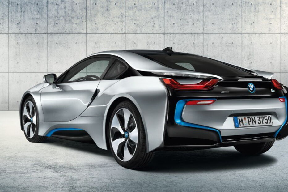 GNR vai escoltar o papa Franscico com um BMW i8