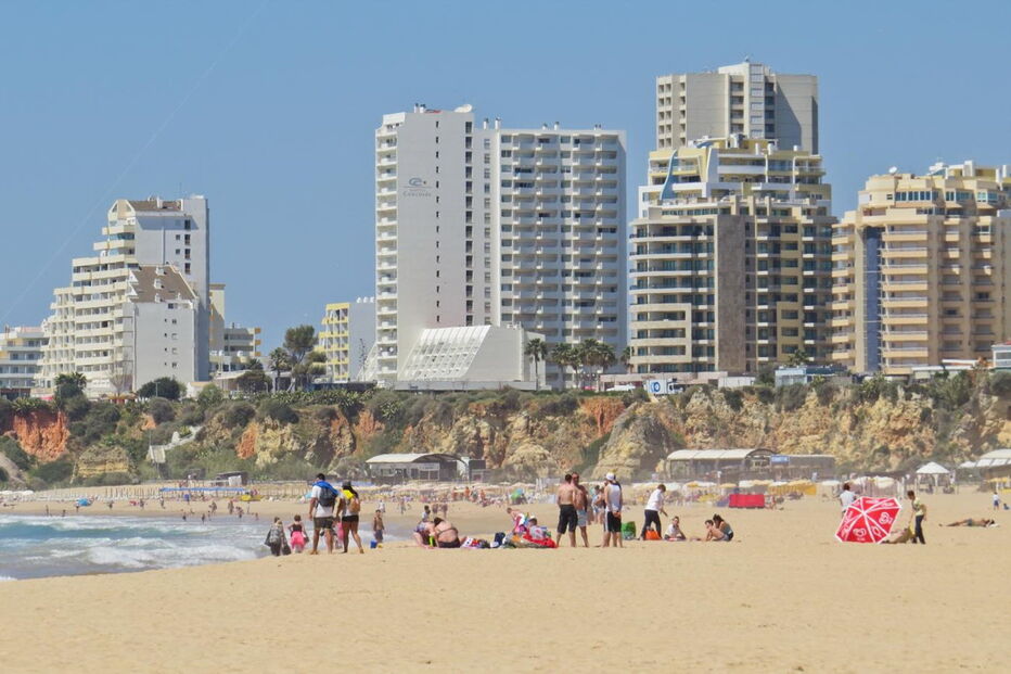 Associação de Hotéis e Empreendimentos Turísticos do Algarve, AHETA, Páscoa, 25 de Abril, economia, negócios e finanças, turismo, hotéis