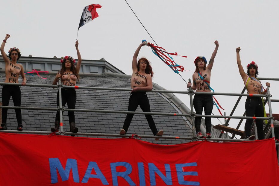 Femen voltaram a protestar despidas no local de voto de Le Pen