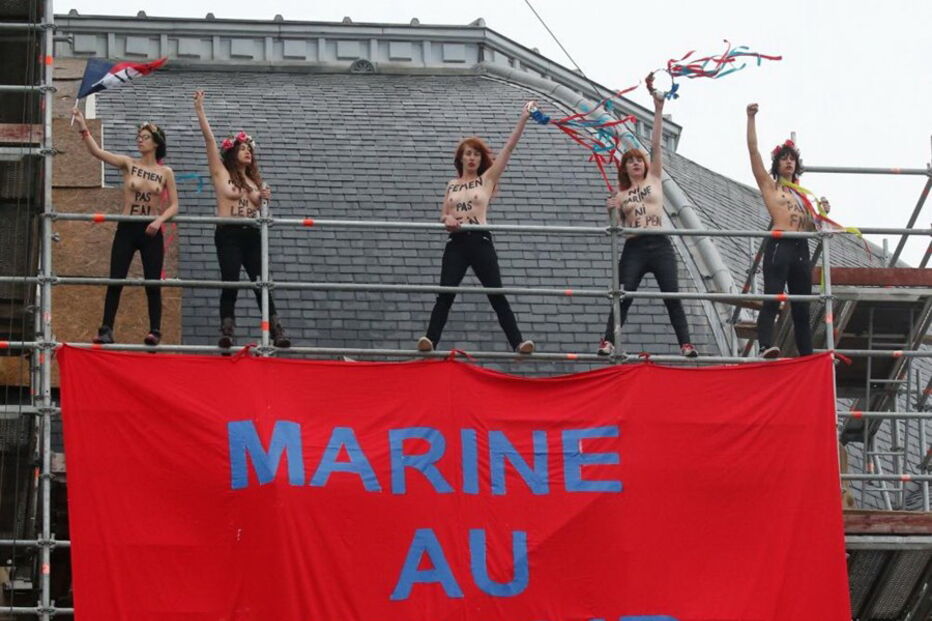 Femen voltaram a protestar despidas no local de voto de Le Pen