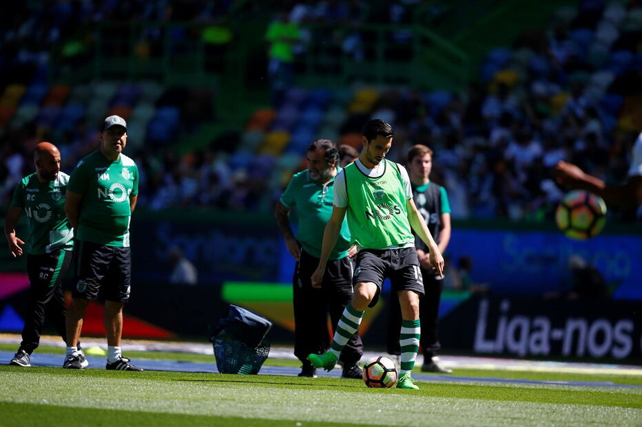 Jogadores do Sporting no aquecimento em Alvalade