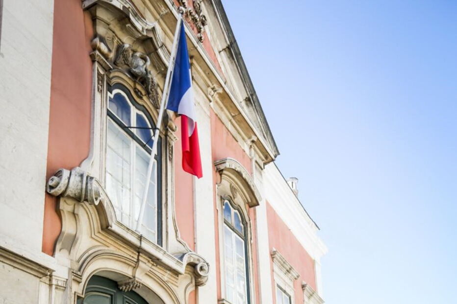 Fila para votar na Embaixada de França em Lisboa