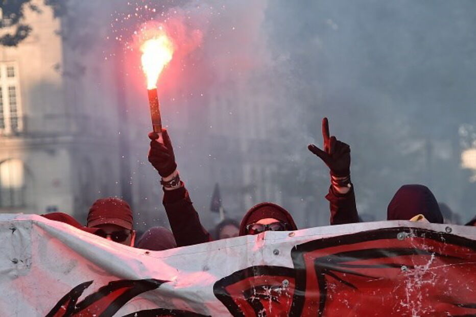Protestos em Nantes obrigaram a polícia francesa a usar gás lacrimogéneo