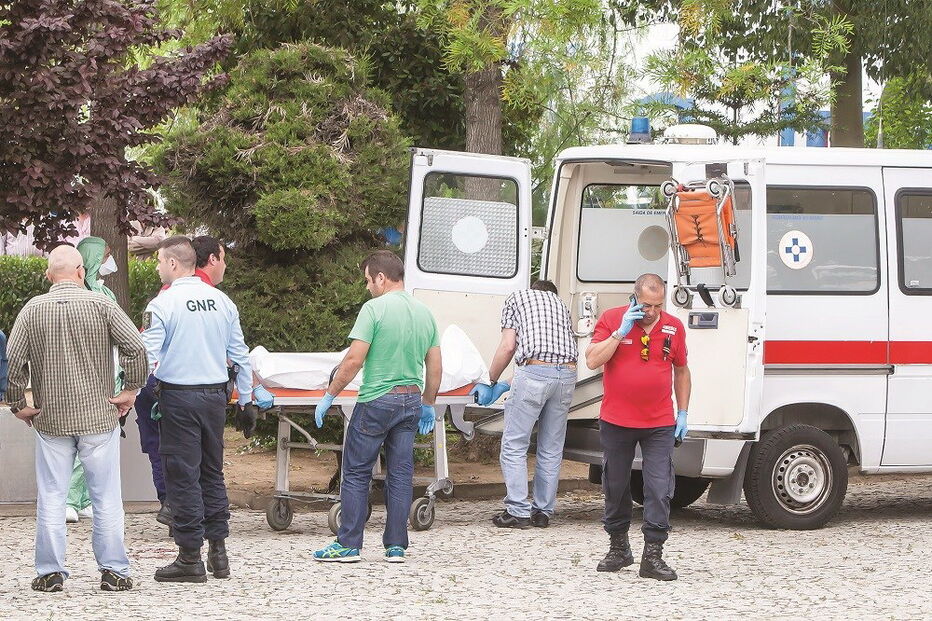 Maria Silvério, mulher, navalha, coração, morte, crime, homicídio, alentejo, jardim público, Alcáçovas, Viana do Alentejo