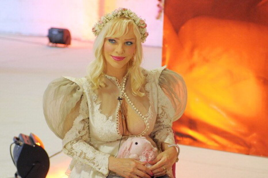 porno, pornografia, Cicciolina, revista,  L’Uomo Vogue, política