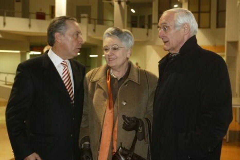 Baptista-Bastos, acompanhado pela mulher, e Marcelo Rebelo de Sousa