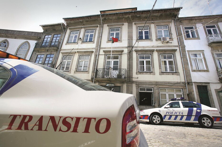 Agente da Divisão de Trânsito da PSP do Porto foi detido pelos inspetores da PJ nas instalações da polícia 