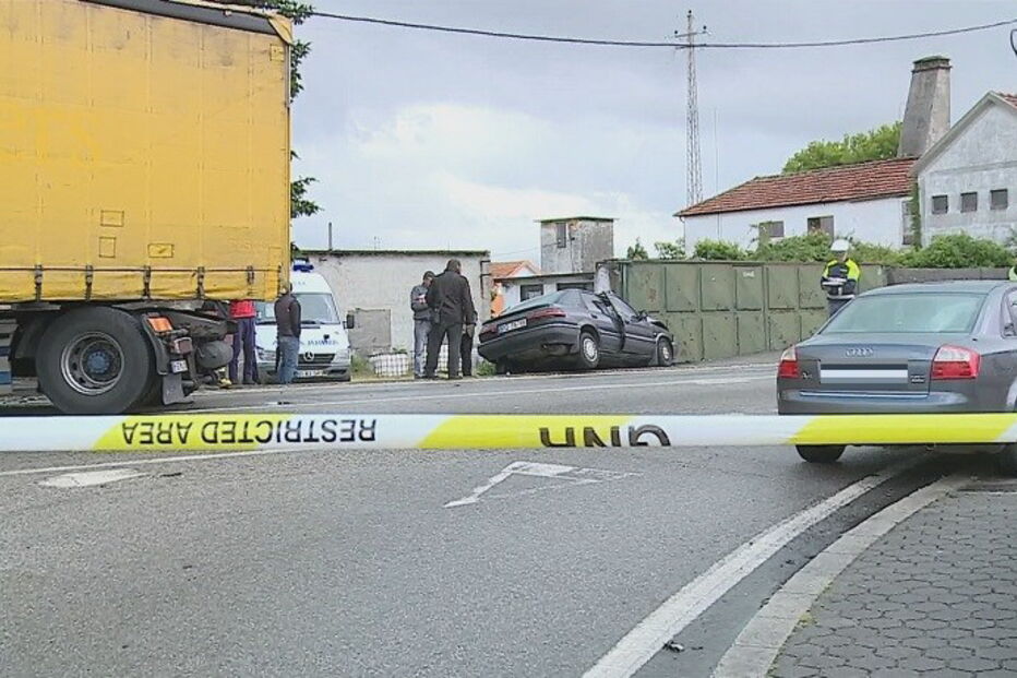 Um morto e um ferido grave em acidente na EN1