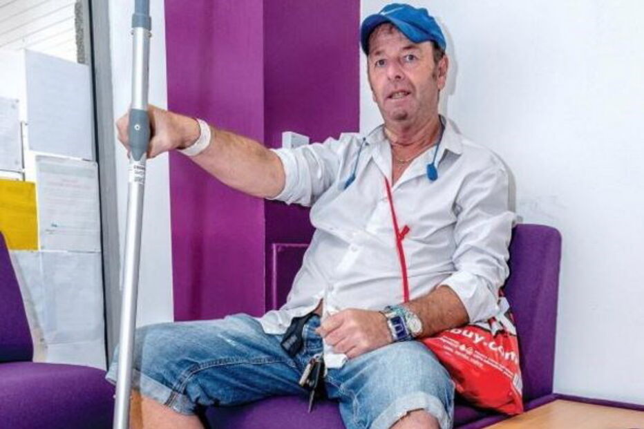 cobra, dentada, mordida, veneno, cobra venenosa, Inglaterra, Tehidy, paralisar, paralisado, John Kiernan