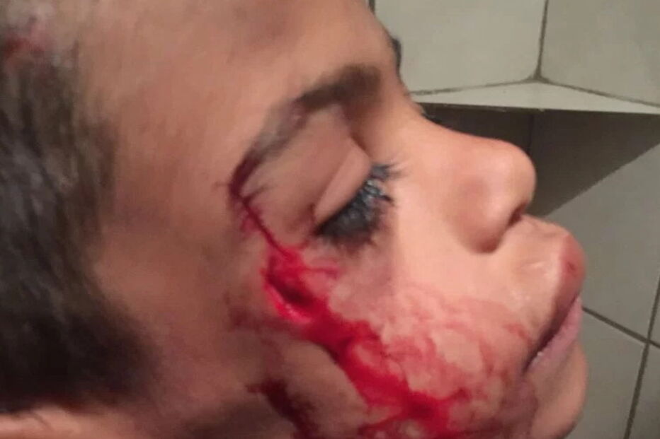 Maltrata, deixa filho à fome e dá-o de comer aos porcos