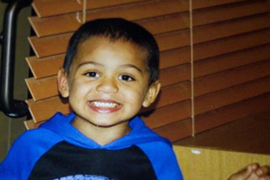 Maltrata, deixa filho à fome e dá-o de comer aos porcos