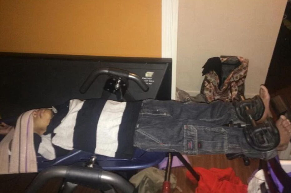 Maltrata, deixa filho à fome e dá-o de comer aos porcos