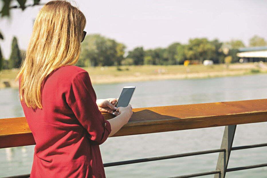 Mulher experimentou por curiosidade, cortou-se e foi ameaçada ao desistir   