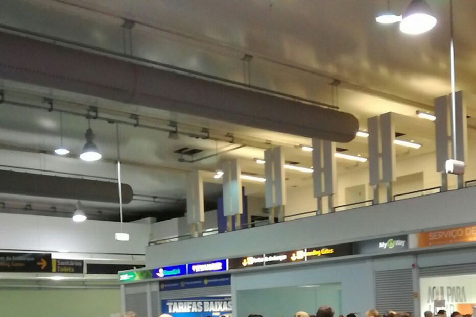 Passageiros mostram caos no Aeroporto de Lisboa