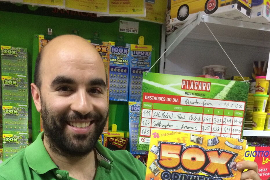 João Monteiro, um dos proprietários da Papelaria Sandra, em Baião