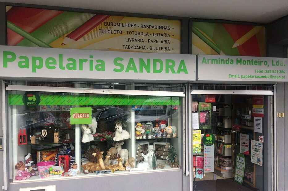 João Monteiro, um dos proprietários da Papelaria Sandra, em Baião