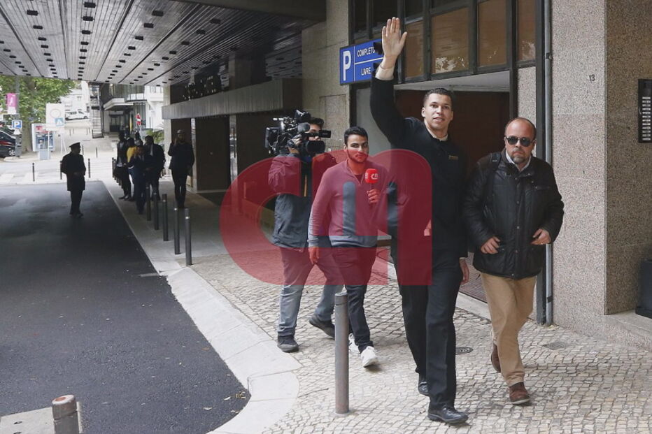 Responsáveis de comunicação de Sporting e FC Porto encontraram-se esta quarta-feira num hotel, em Lisboa