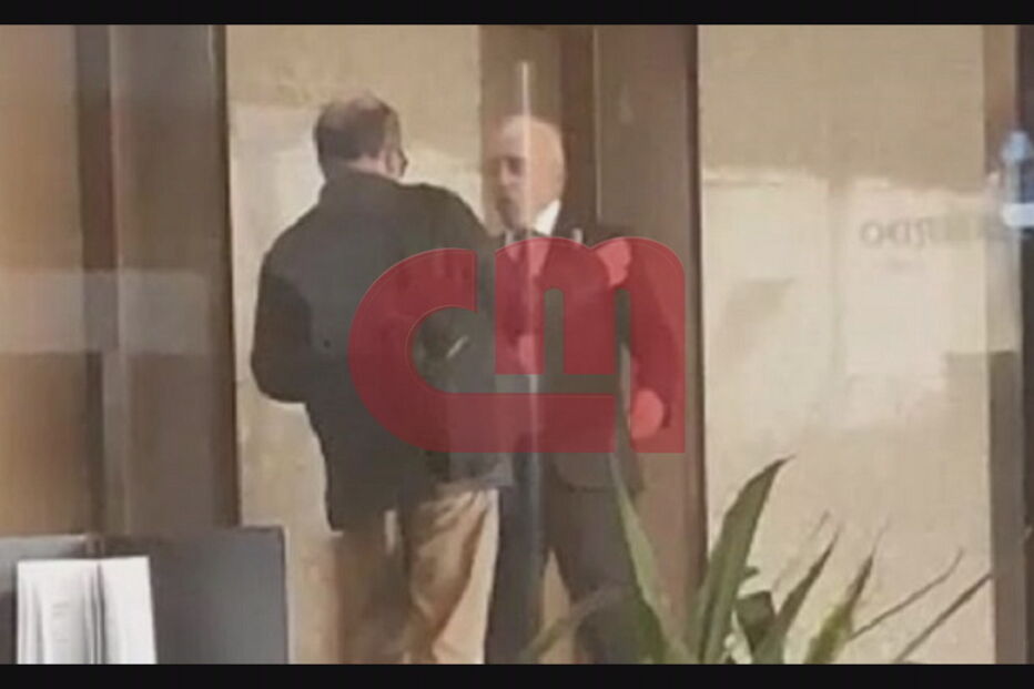 Responsáveis de comunicação de Sporting e FC Porto encontraram-se esta quarta-feira num hotel, em Lisboa