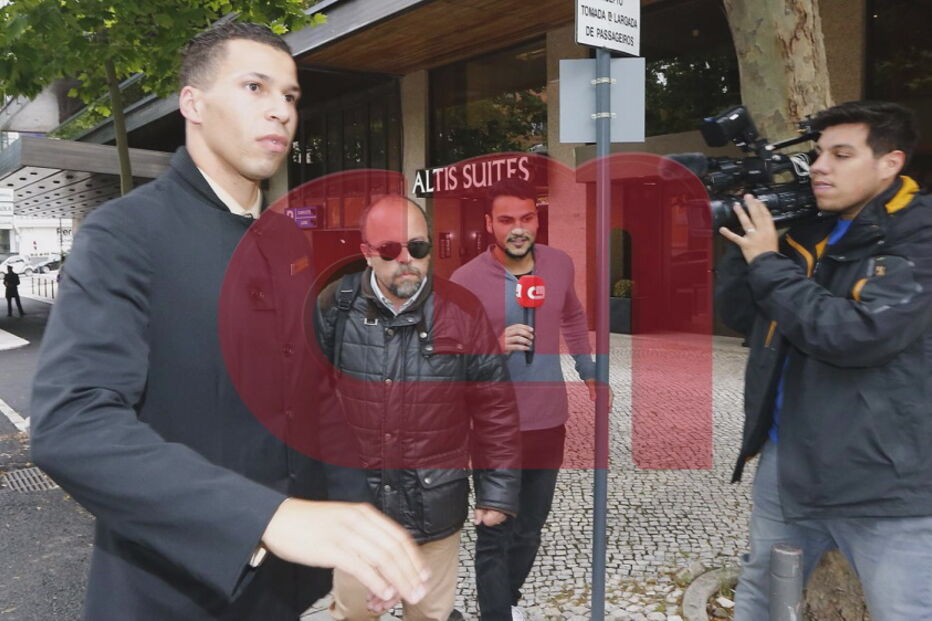 Responsáveis de comunicação de Sporting e FC Porto encontraram-se esta quarta-feira num hotel, em Lisboa