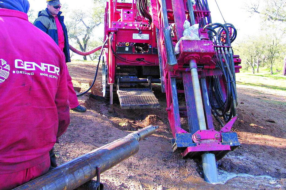 Furos para encontrar metais preciosos vão ser feitos junto à ribeira da Foupana e na zona da Palmeira 