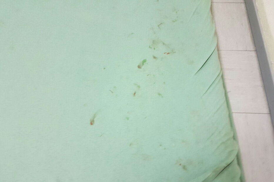 Militares da GNR a dormir em colchões num pavilhão da escola da PSP em Torres Novas