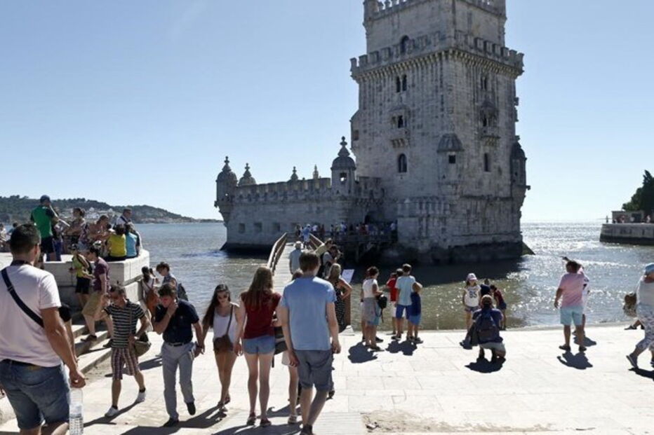 Turistas, torre de belém, lisboa, portugal