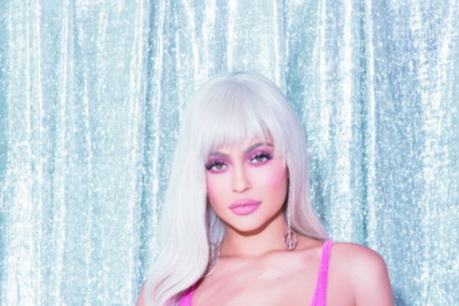 Kylie Jenner, modelo, sessão fotográfica, famosos, Berbie, curvas, transformação