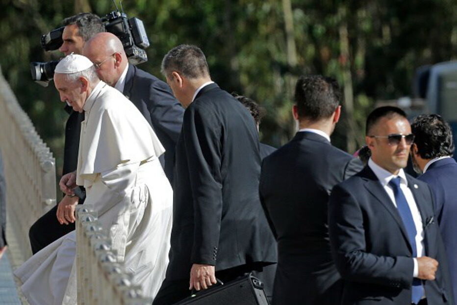Papa Francisco à chegada a Fátima 