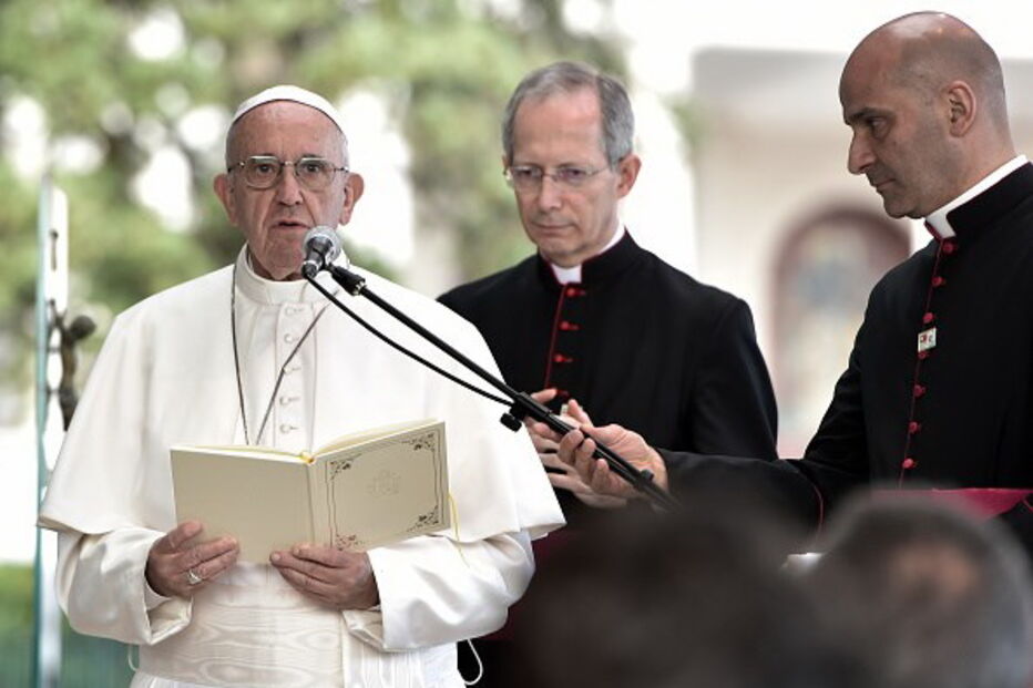 Papa Francisco reza na Capelinha das Aparições