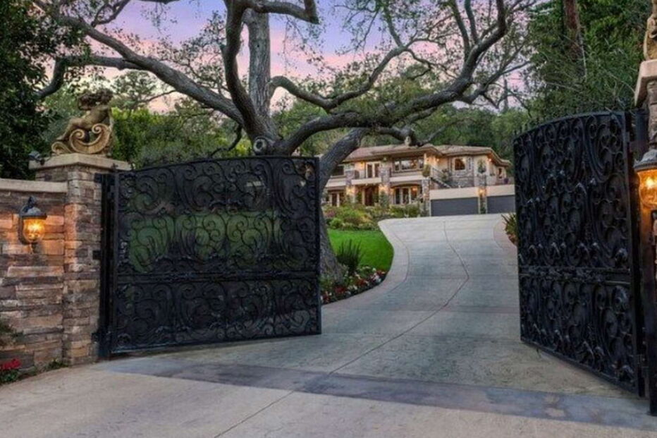 Mansão, Kardashian, Kim, Kylie, Kendall, Khloe, Kourtney,Kris, venda, milhões, reality show