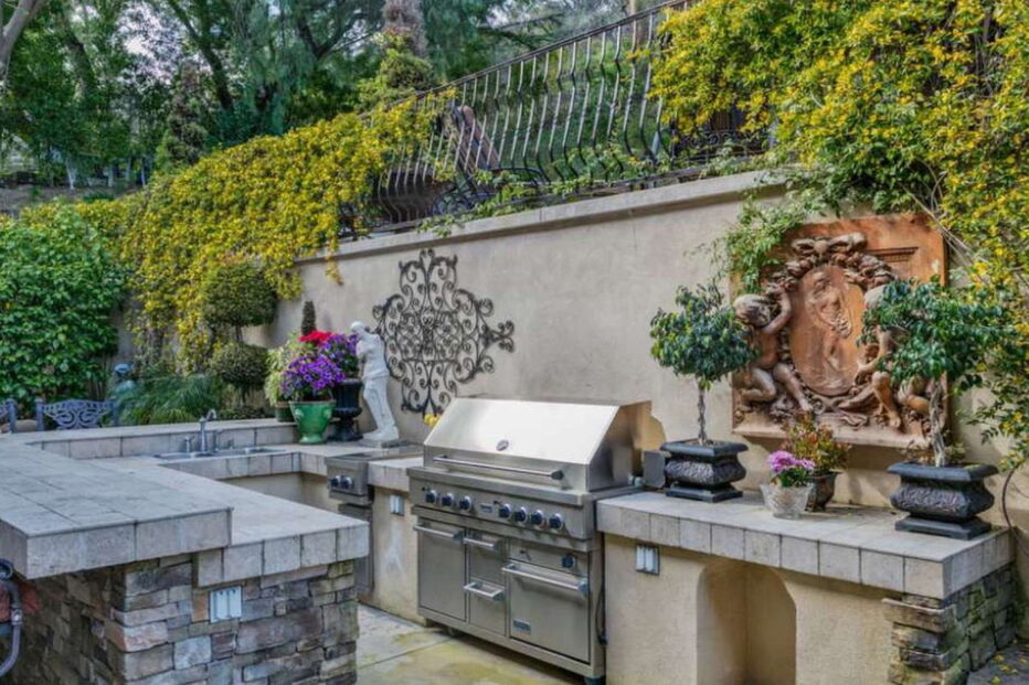 Mansão, Kardashian, Kim, Kylie, Kendall, Khloe, Kourtney,Kris, venda, milhões, reality show