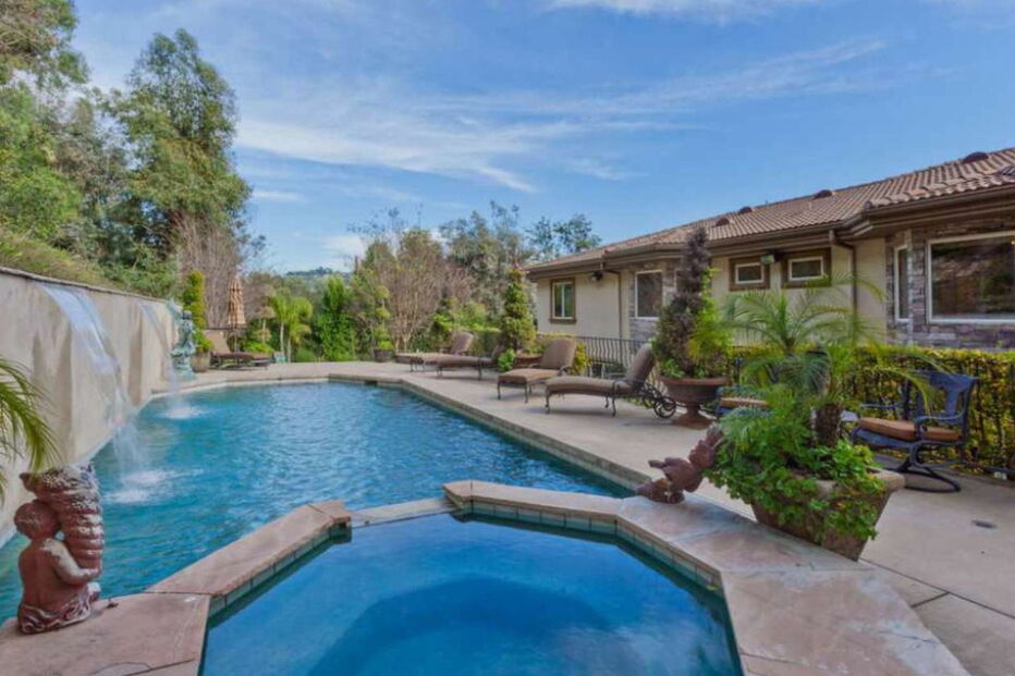 Mansão, Kardashian, Kim, Kylie, Kendall, Khloe, Kourtney,Kris, venda, milhões, reality show