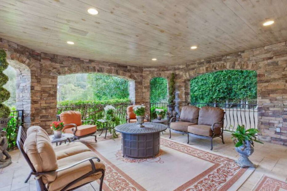 Mansão, Kardashian, Kim, Kylie, Kendall, Khloe, Kourtney,Kris, venda, milhões, reality show