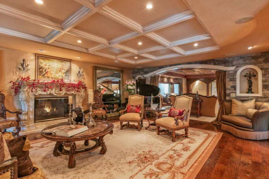 Mansão, Kardashian, Kim, Kylie, Kendall, Khloe, Kourtney,Kris, venda, milhões, reality show