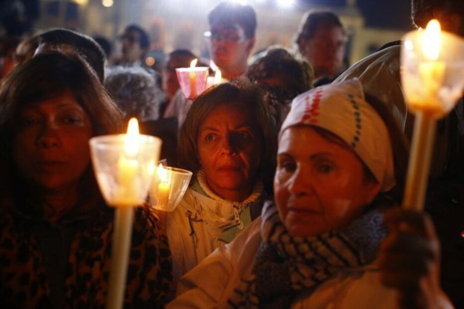 2017-05-12_23_40.49 Milhares de pessoas assistiram às cerimónias.jpg