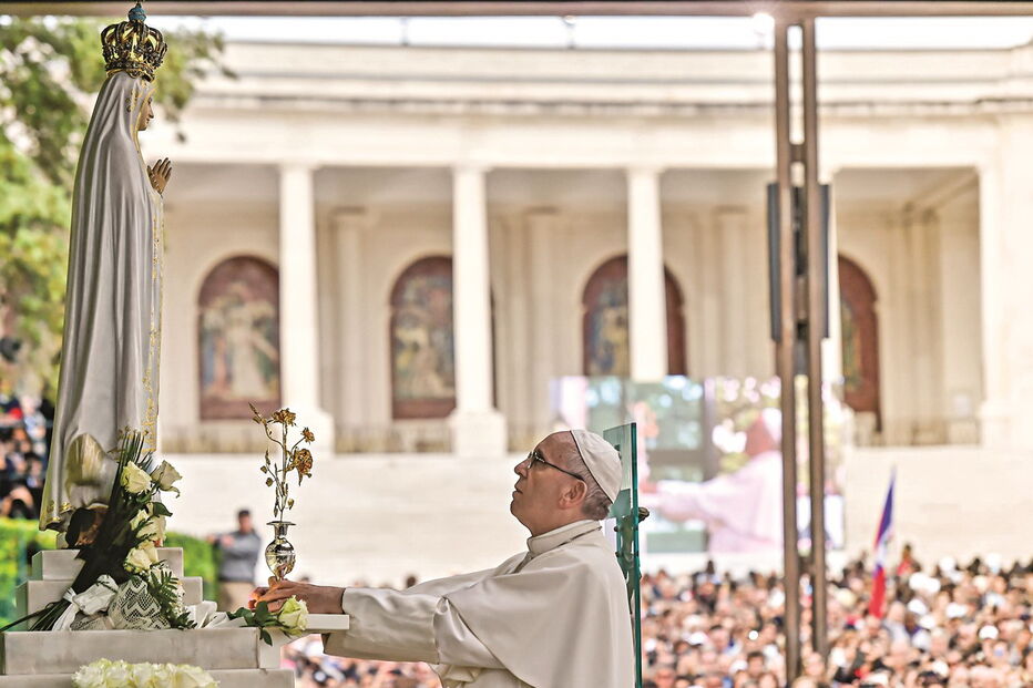 Sumo Pontífice esteve oito minutos em silêncio diante da imagem de Nossa Senhora de Fátima