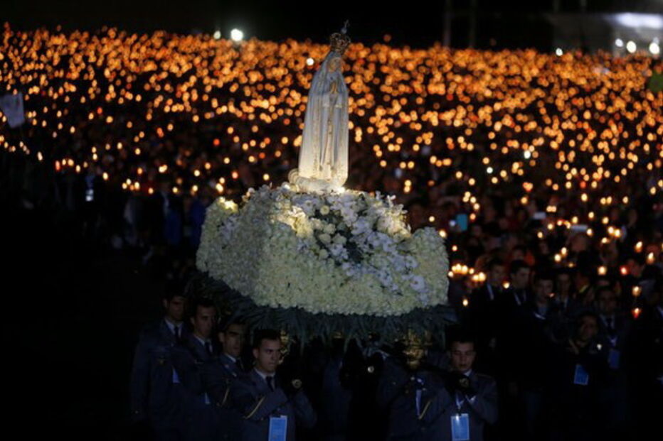 2017-05-13_00_13.12 A imagem da virgem Maria, durante a procissão.jpg