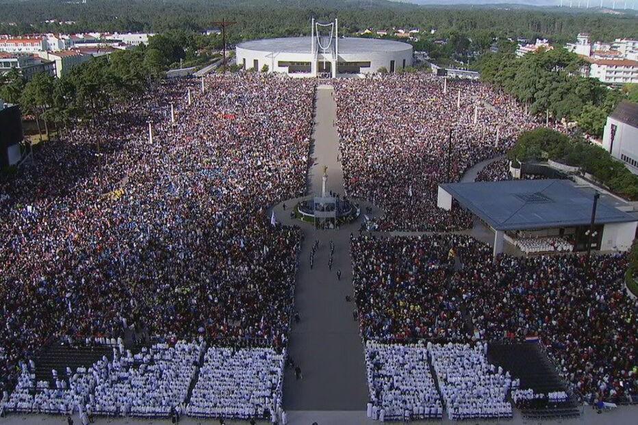 peregrinos, recinto, fátima, papa, francisco