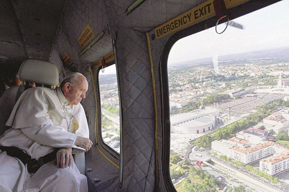  Papa, Procissão do Adeus, Fátima, Santo Padre, Base Aérea de Monte Real, Jacinta, Aparições, Lucas, Francisco Marto, Nossa Senhora, religião, questões sociais