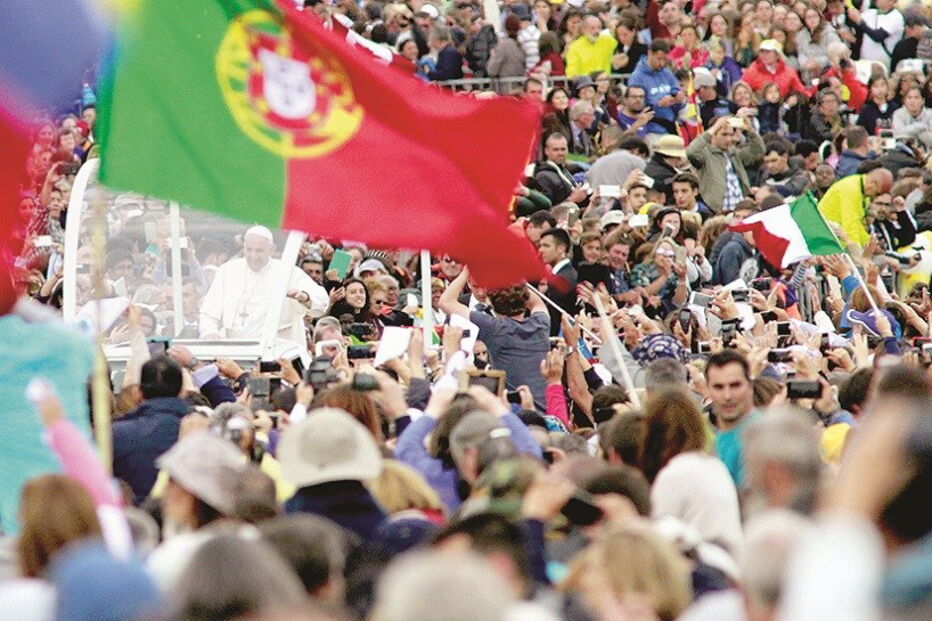  Papa, Procissão do Adeus, Fátima, Santo Padre, Base Aérea de Monte Real, Jacinta, Aparições, Lucas, Francisco Marto, Nossa Senhora, religião, questões sociais