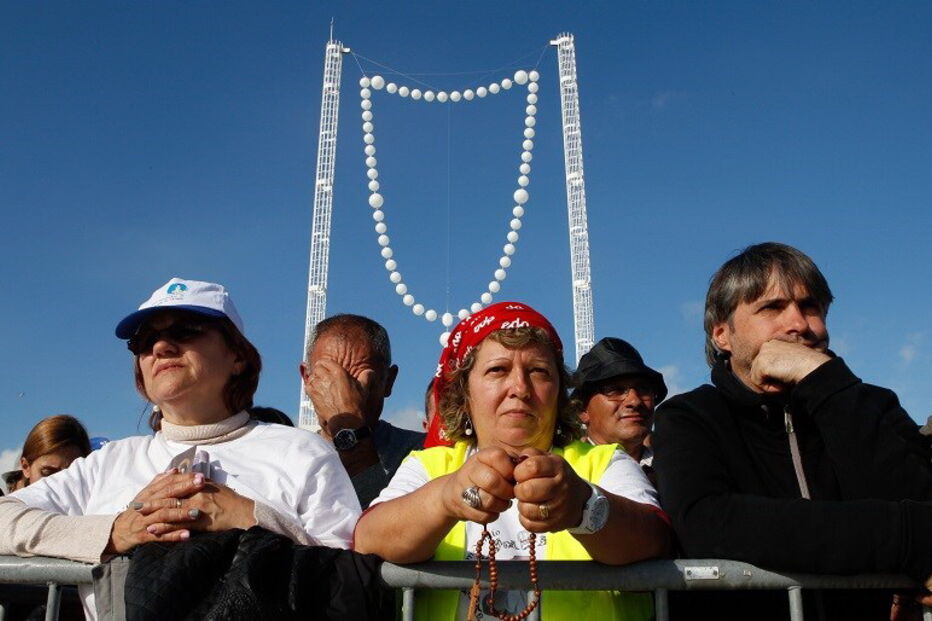  Papa, Procissão do Adeus, Fátima, Santo Padre, Base Aérea de Monte Real, Jacinta, Aparições, Lucas, Francisco Marto, Nossa Senhora, religião, questões sociais