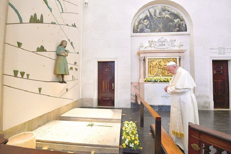  Papa, Procissão do Adeus, Fátima, Santo Padre, Base Aérea de Monte Real, Jacinta, Aparições, Lucas, Francisco Marto, Nossa Senhora, religião, questões sociais