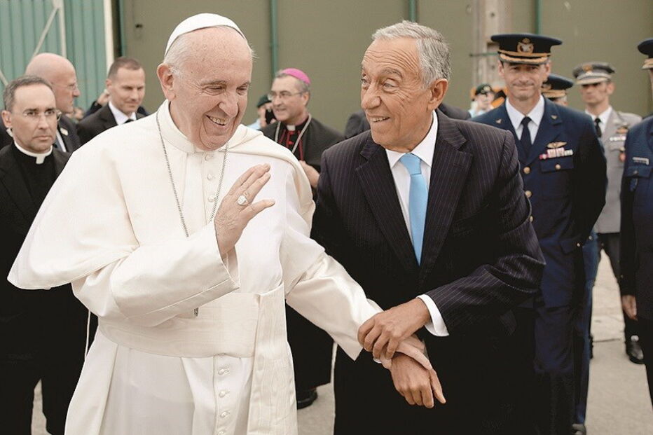  Papa, Procissão do Adeus, Fátima, Santo Padre, Base Aérea de Monte Real, Jacinta, Aparições, Lucas, Francisco Marto, Nossa Senhora, religião, questões sociais