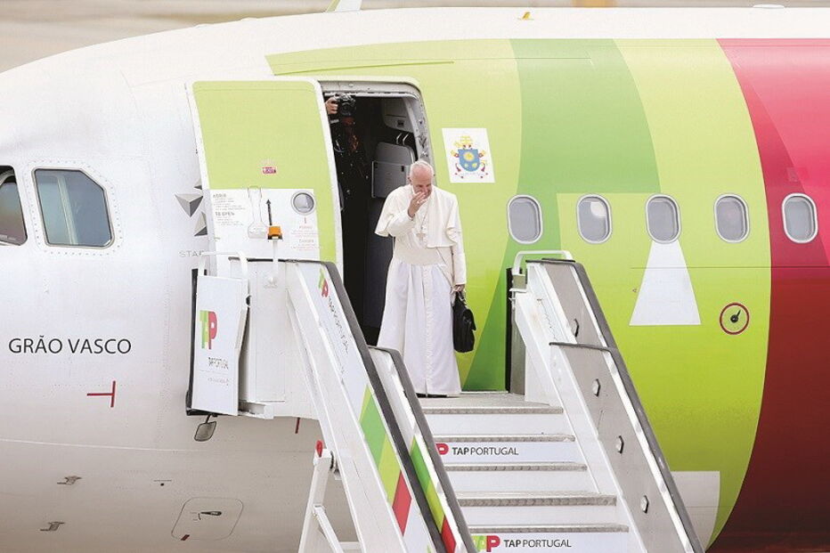  Papa, Procissão do Adeus, Fátima, Santo Padre, Base Aérea de Monte Real, Jacinta, Aparições, Lucas, Francisco Marto, Nossa Senhora, religião, questões sociais