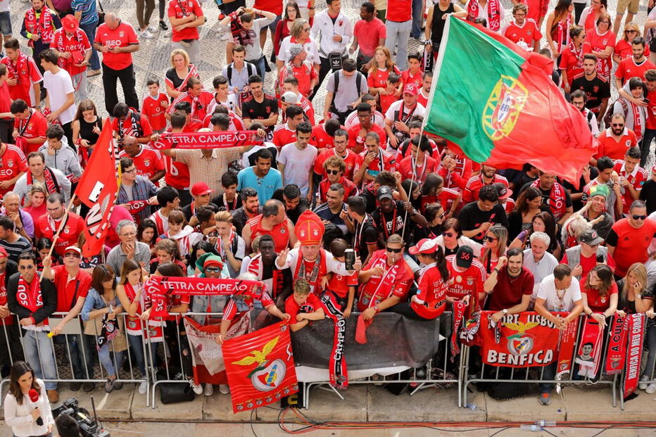 Benfica, águias, futebol, desporto, tetracampeõs, homenagem