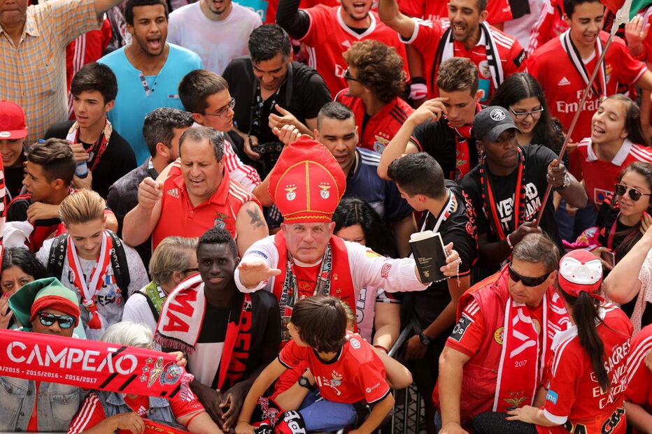 Benfica, águias, futebol, desporto, tetracampeõs, homenagem