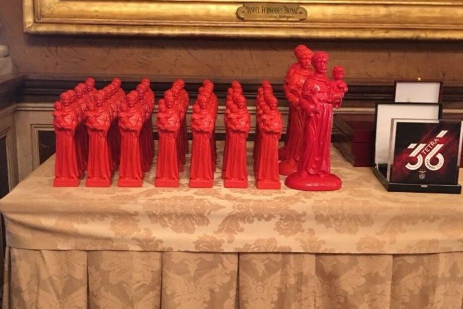 Imagens que vão ser oferecidas à equipa do Benfica