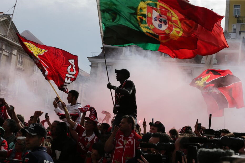 Benfica, águias, futebol, desporto, tetracampeõs, homenagem