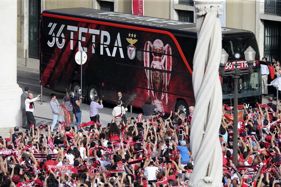 Benfica, águias, futebol, desporto, tetracampeõs, homenagem